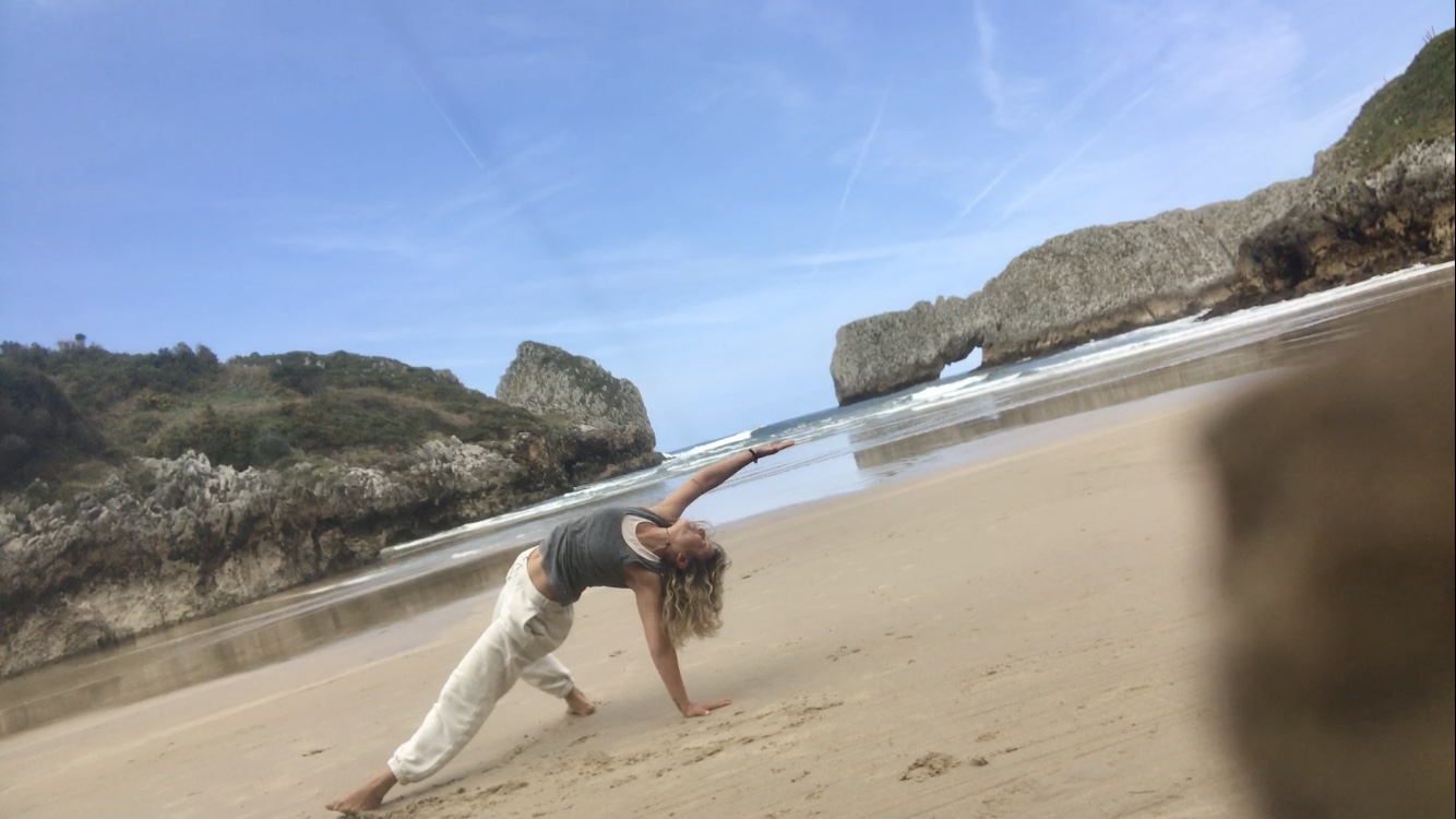 3C5E27E2-8333-46F8-914E-78CB49E85E25 yoga en oyambre